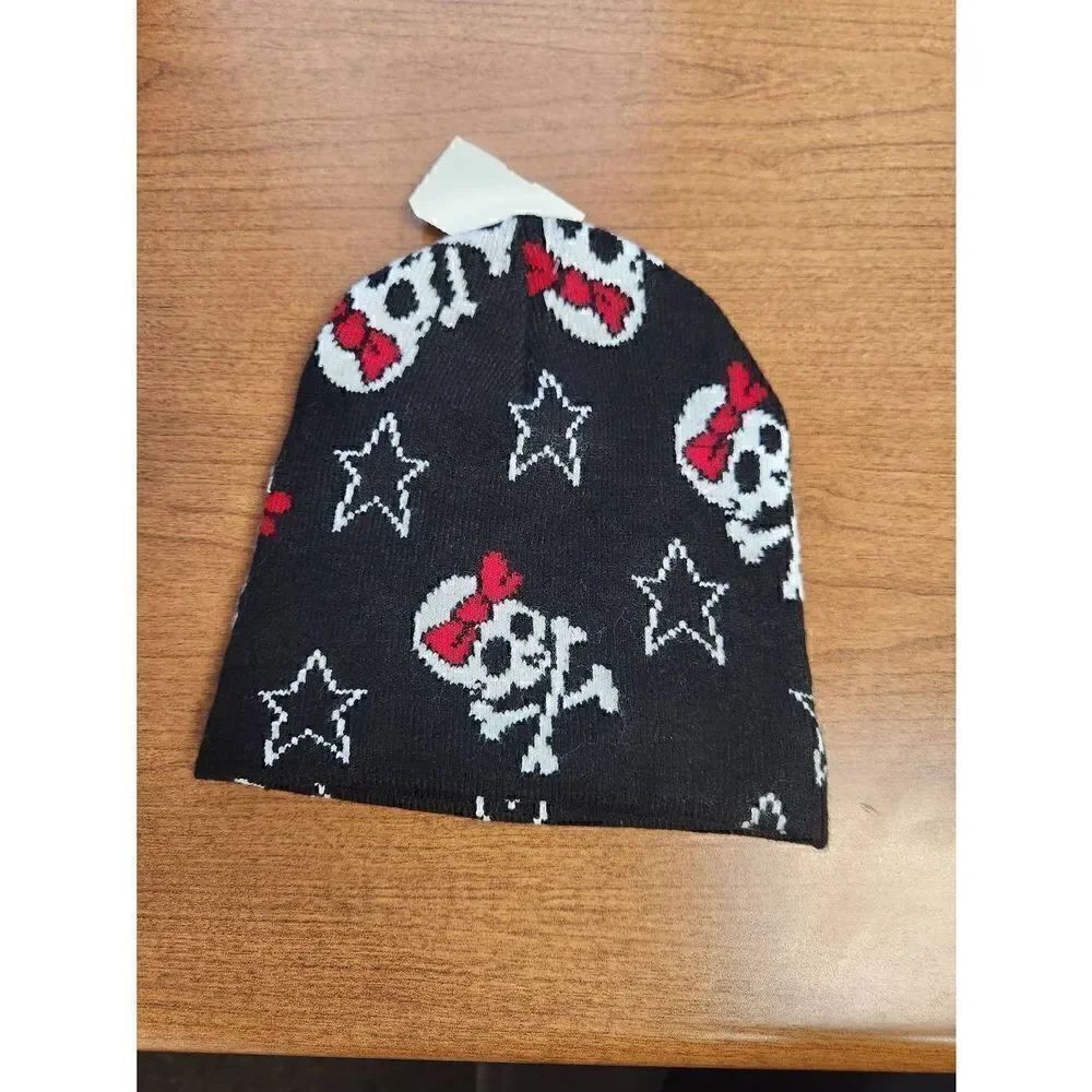 NWT White Skulls&Crossbones Stars Winter Knitted Beanie